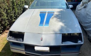 Chevrolet-camaro-1982-silver-5