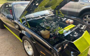 Chevrolet-camaro-1984-black