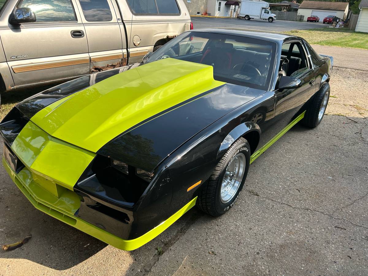 Chevrolet-camaro-1984-black-7