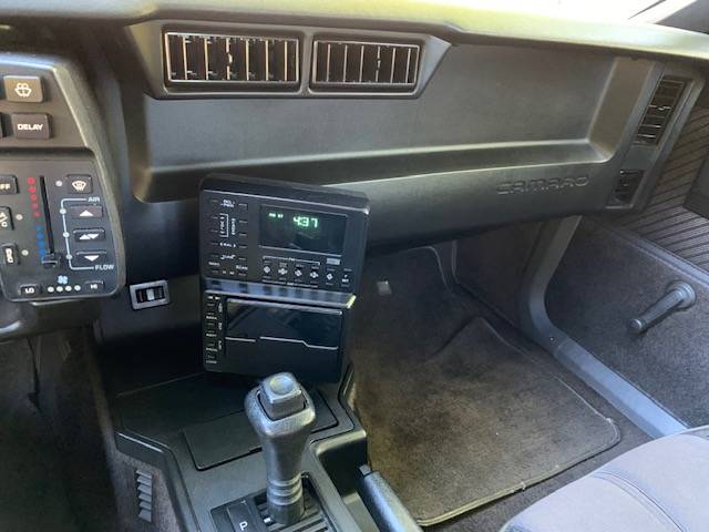 Chevrolet-camaro-1984-red-12