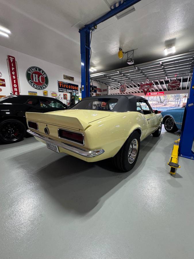 Chevrolet-camaro-convertible-1967-yellow-21