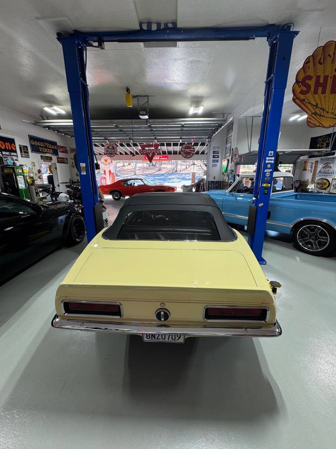 Chevrolet-camaro-convertible-1967-yellow-22