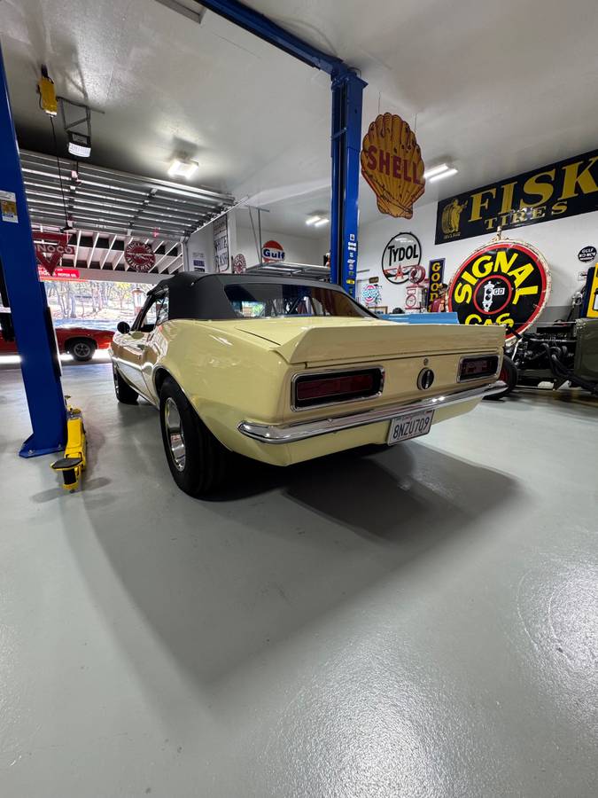 Chevrolet-camaro-convertible-1967-yellow-32