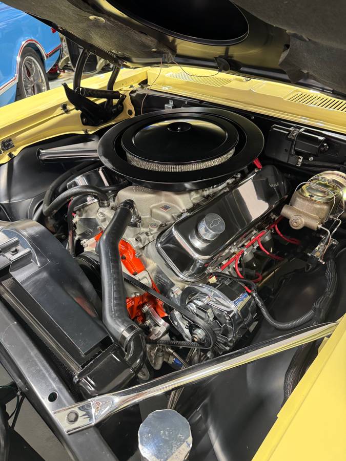 Chevrolet-camaro-convertible-1967-yellow-37