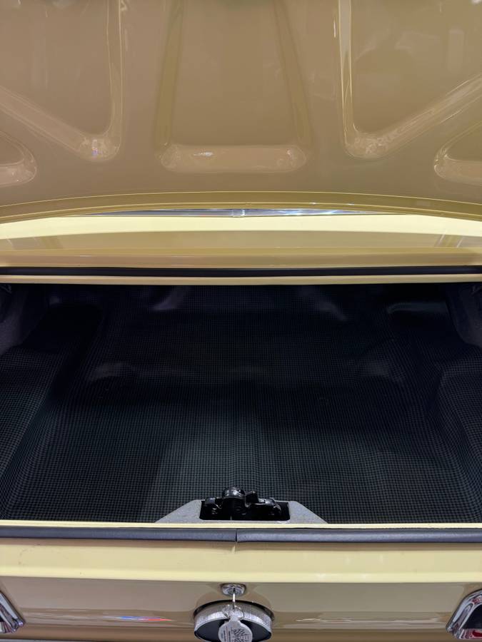 Chevrolet-camaro-convertible-1967-yellow-57