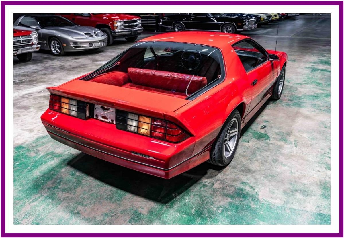 Chevrolet-camaro-iroc-1987-red-9