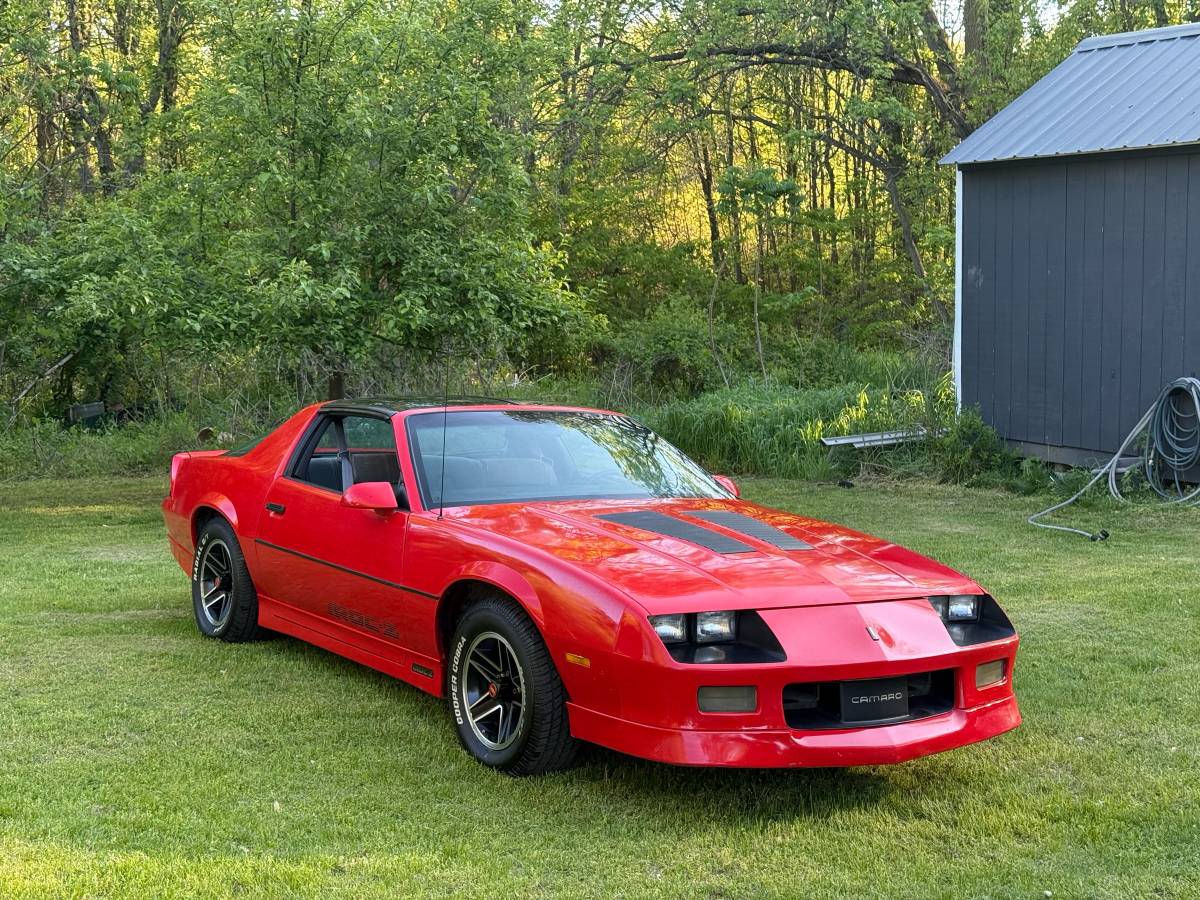 Chevrolet-camaro-iroc-z-1985-red-1