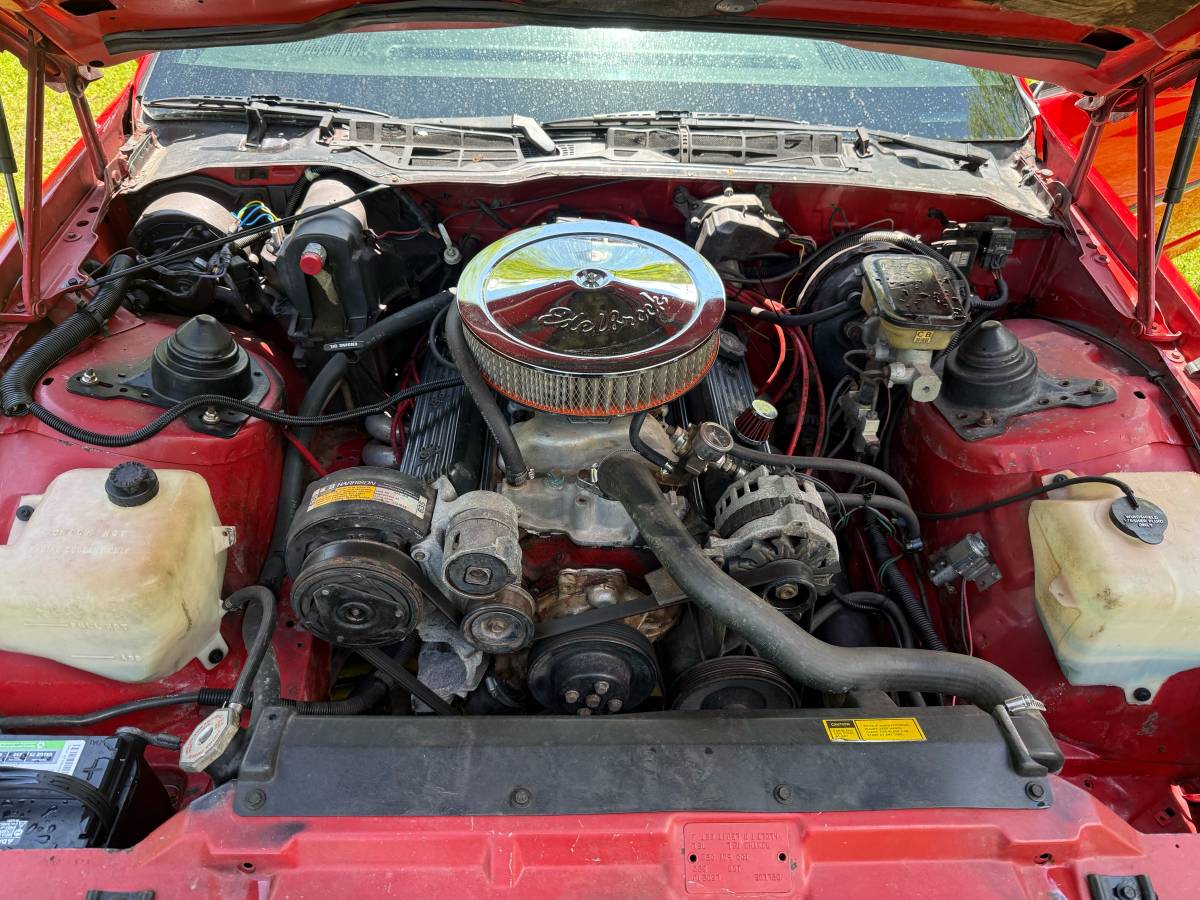 Chevrolet-camaro-iroc-z-1985-red-10