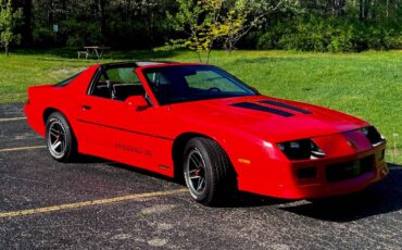Chevrolet-camaro-iroc-z-1985-red-11
