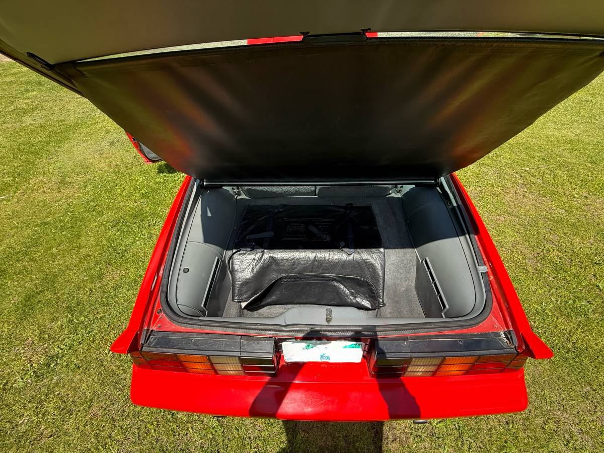 Chevrolet-camaro-iroc-z-1985-red-13