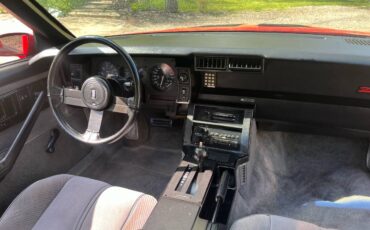Chevrolet-camaro-iroc-z-1985-red-15