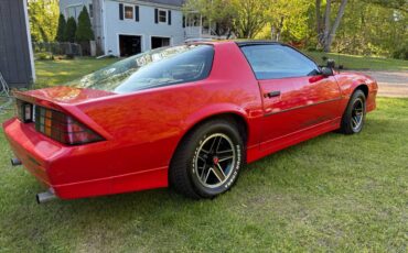 Chevrolet-camaro-iroc-z-1985-red-17
