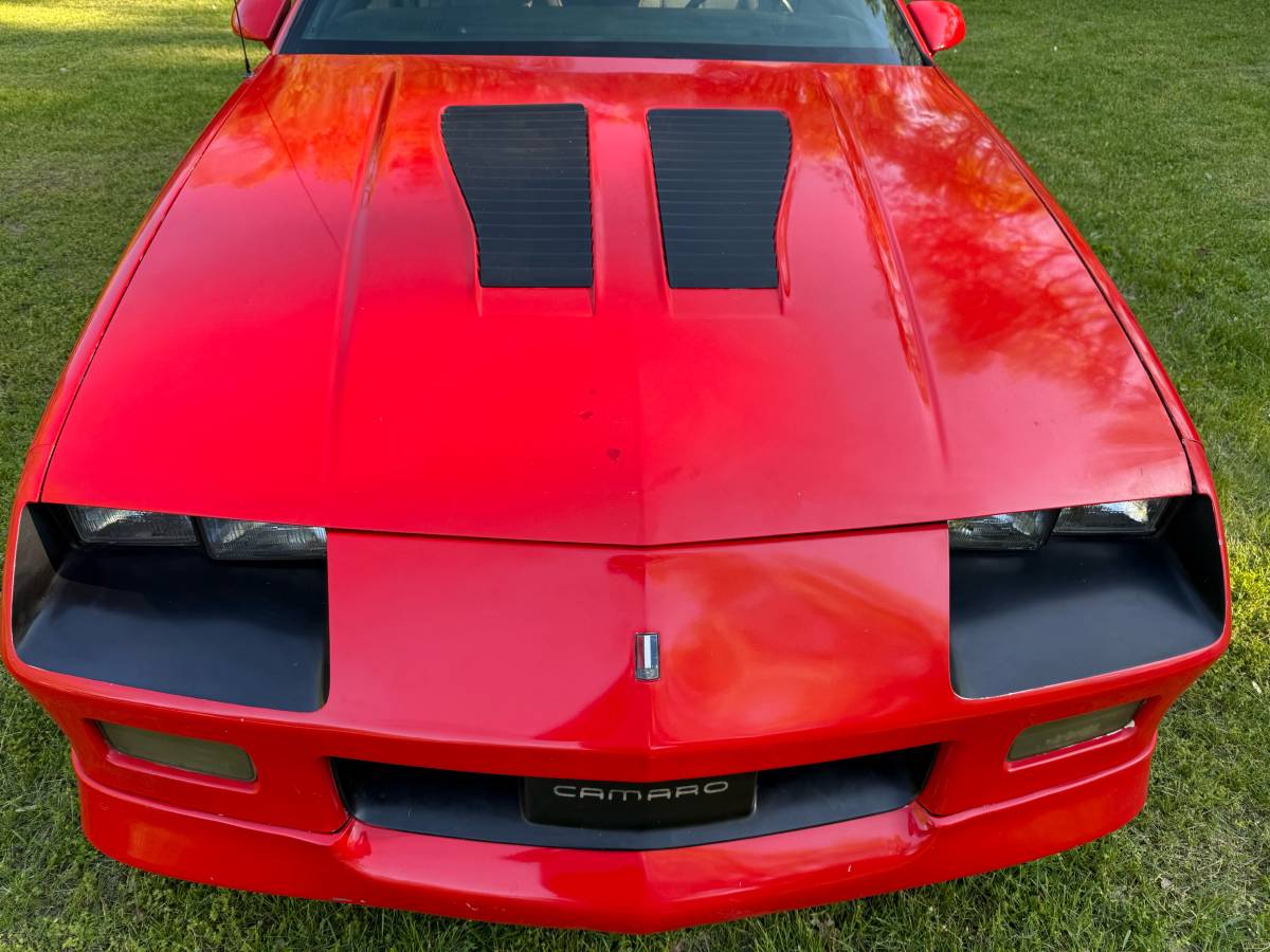 Chevrolet-camaro-iroc-z-1985-red-18