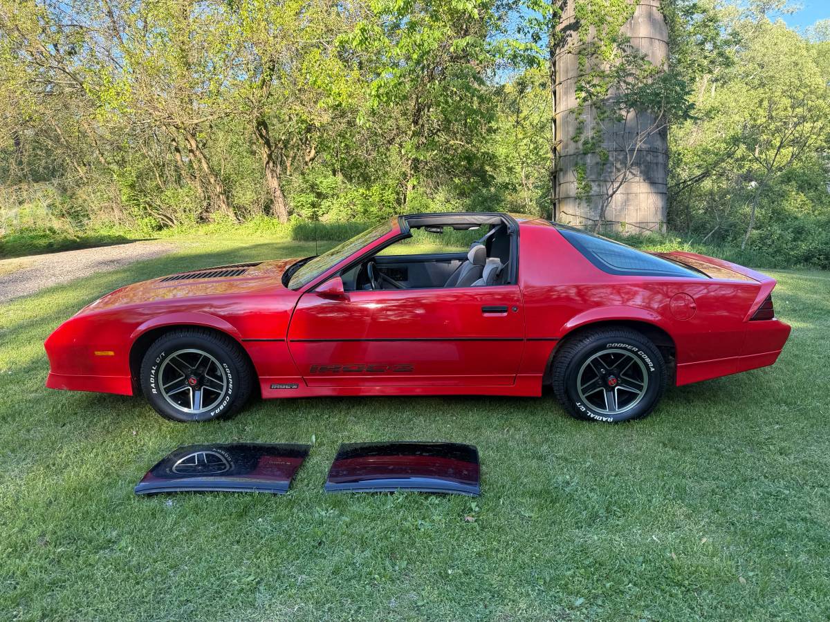 Chevrolet-camaro-iroc-z-1985-red-2