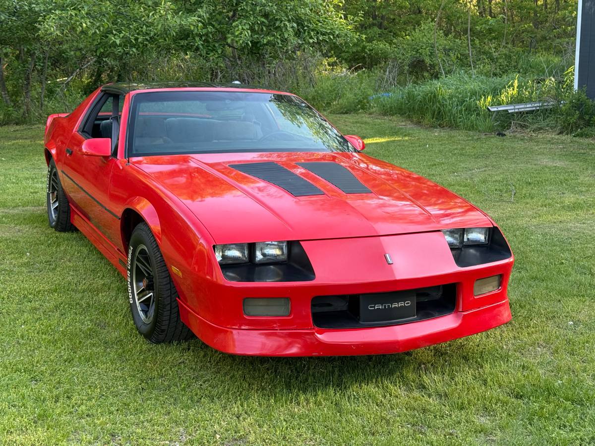 Chevrolet-camaro-iroc-z-1985-red-3