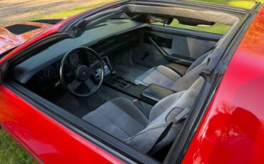 Chevrolet-camaro-iroc-z-1985-red-4