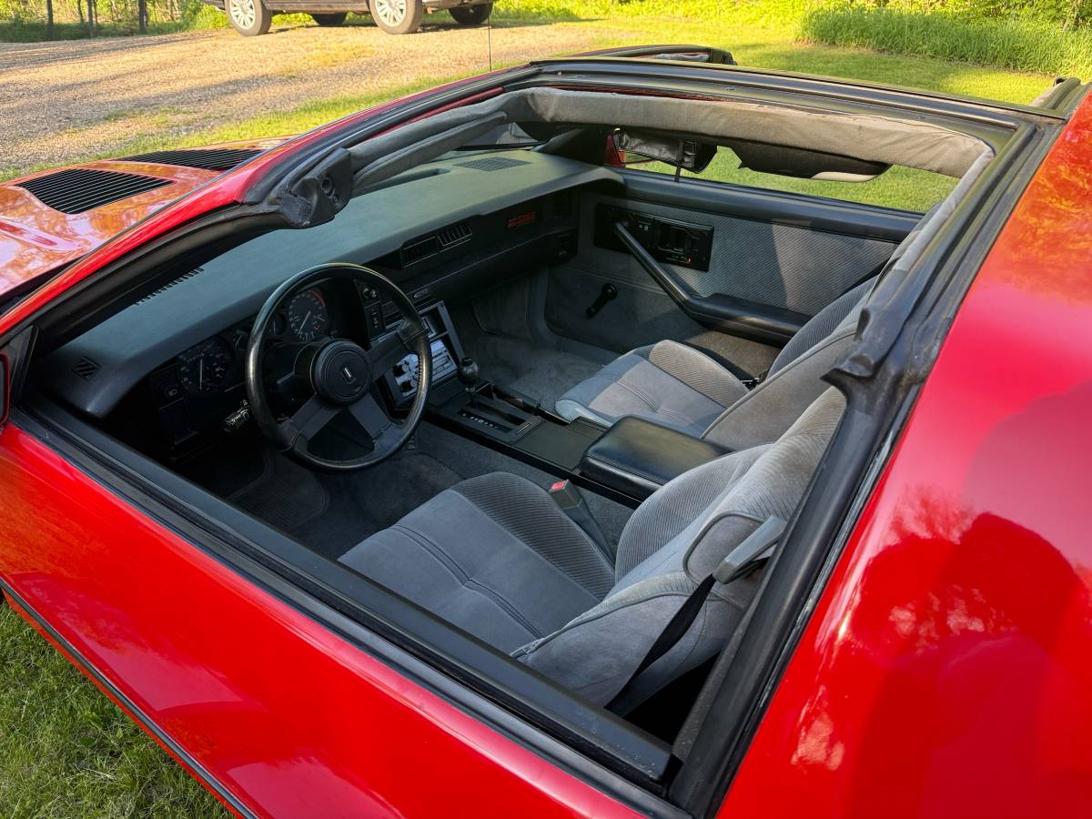 Chevrolet-camaro-iroc-z-1985-red-4