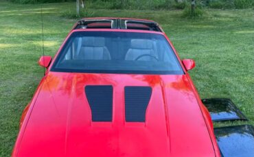 Chevrolet-camaro-iroc-z-1985-red-5
