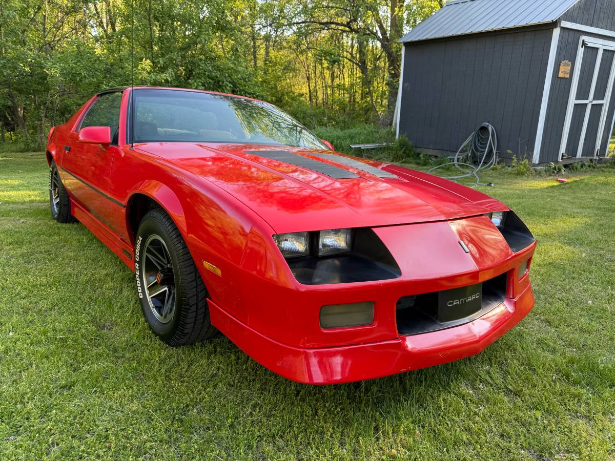 Chevrolet-camaro-iroc-z-1985-red-6