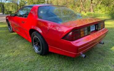Chevrolet-camaro-iroc-z-1985-red-7
