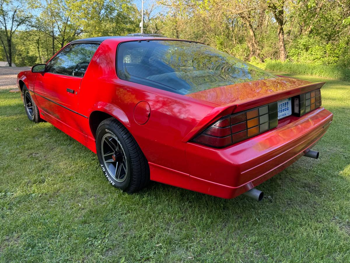Chevrolet-camaro-iroc-z-1985-red-7