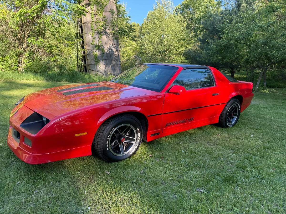 Chevrolet-camaro-iroc-z-1985-red-8