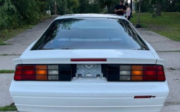 Chevrolet-camaro-iroc-z-1989-white-10