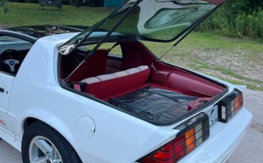 Chevrolet-camaro-iroc-z-1989-white-14