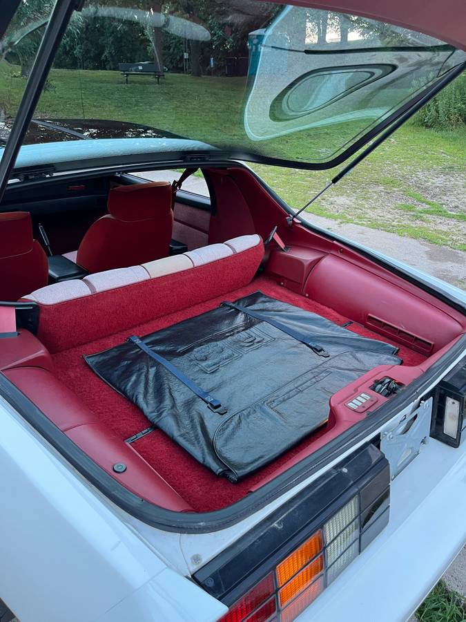 Chevrolet-camaro-iroc-z-1989-white-15