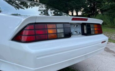 Chevrolet-camaro-iroc-z-1989-white-6
