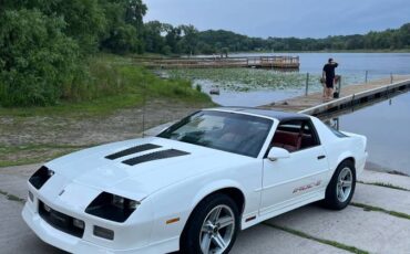 Chevrolet-camaro-iroc-z-1989-white-7