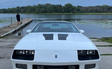 Chevrolet-camaro-iroc-z-1989-white-8