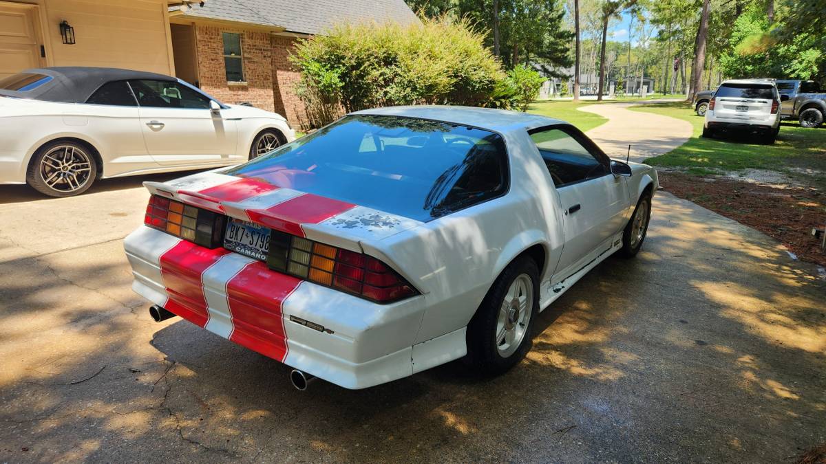 Chevrolet-camaro-rs-1992-white-11