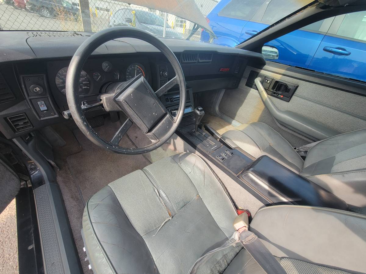 Chevrolet-camaro-sport-1988-black-13