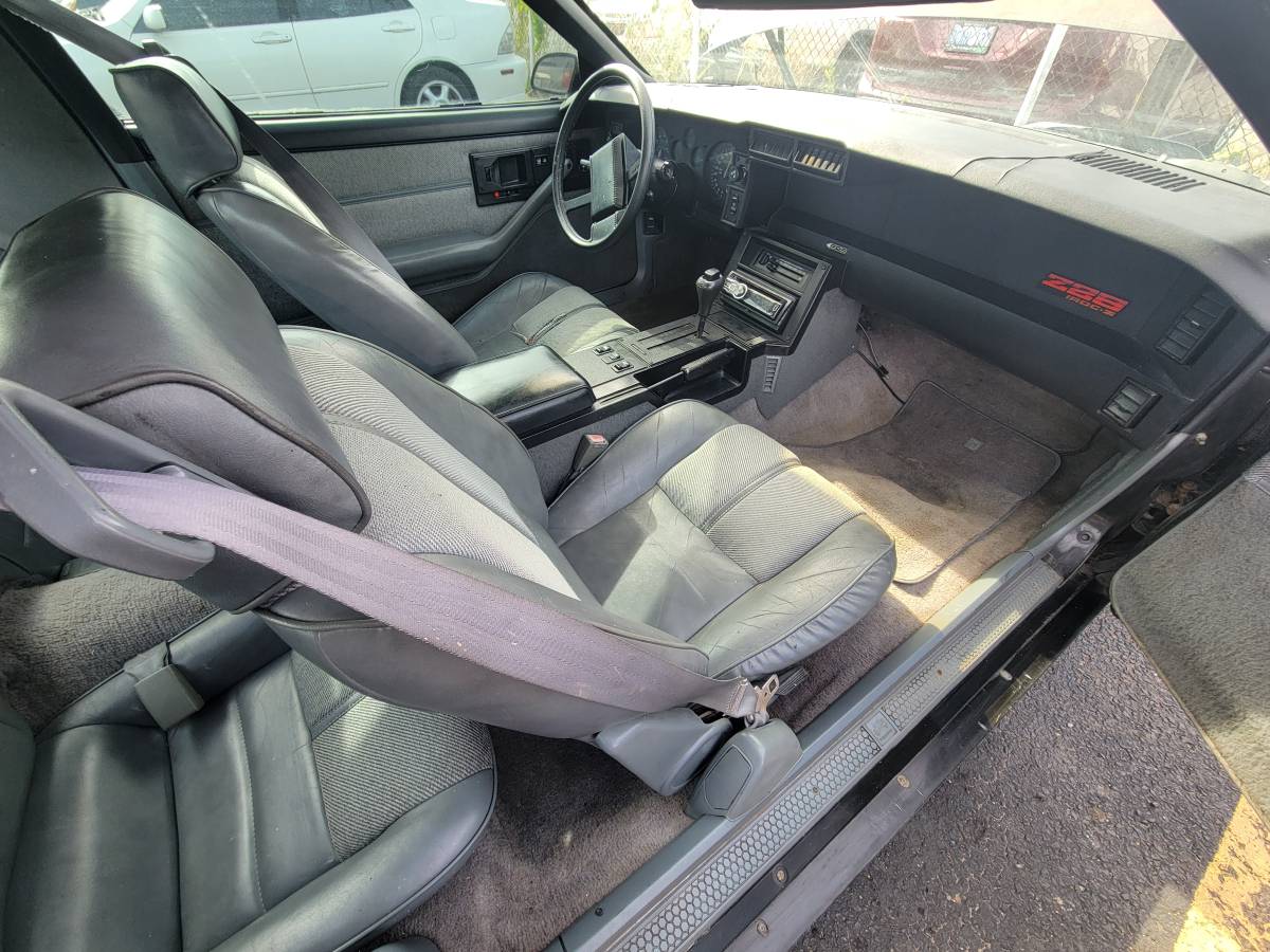 Chevrolet-camaro-sport-1988-black-9