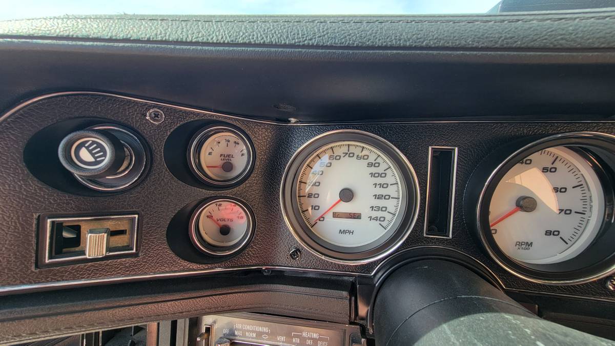Chevrolet-camaro-z28-1971-silver-11