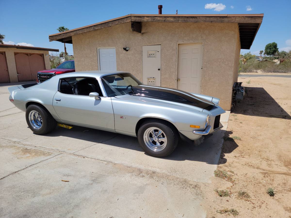 Chevrolet-camaro-z28-1971-silver-14