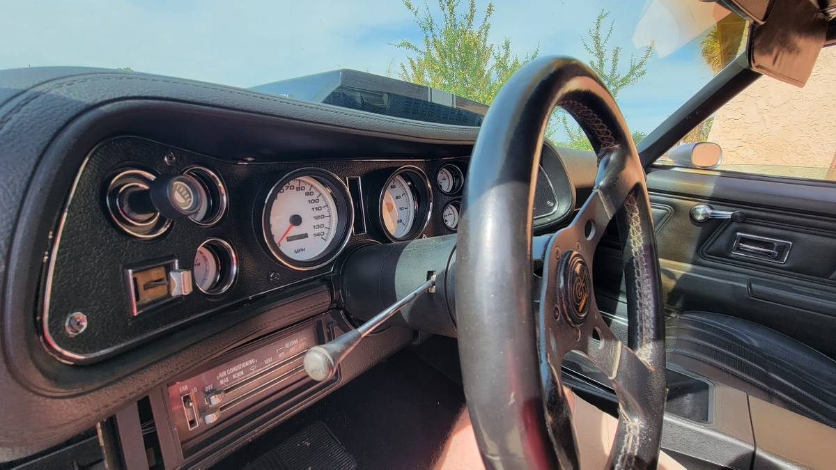 Chevrolet-camaro-z28-1971-silver-9