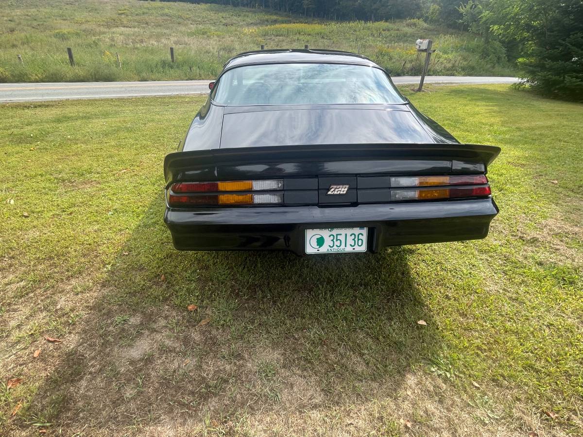 Chevrolet-camaro-z28-1980-1