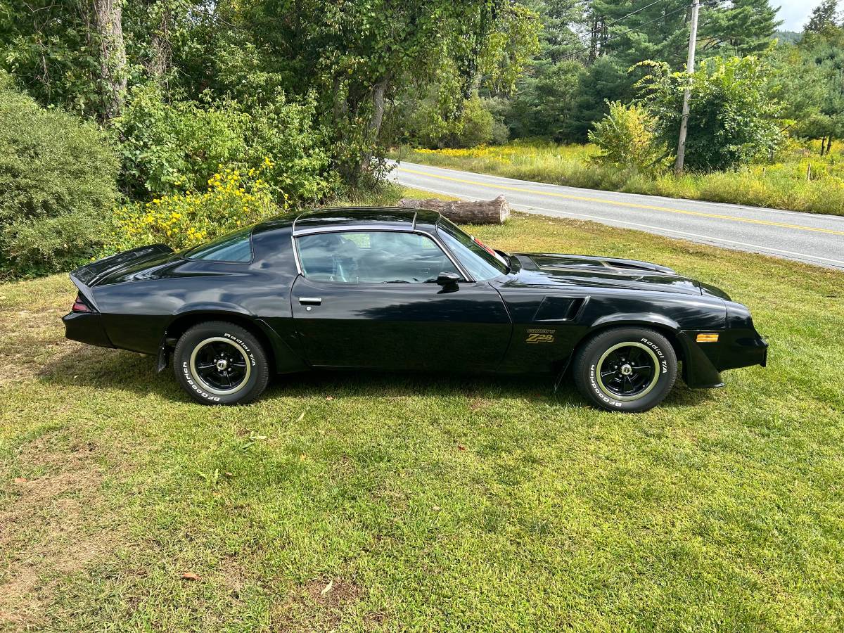 Chevrolet-camaro-z28-1980-2