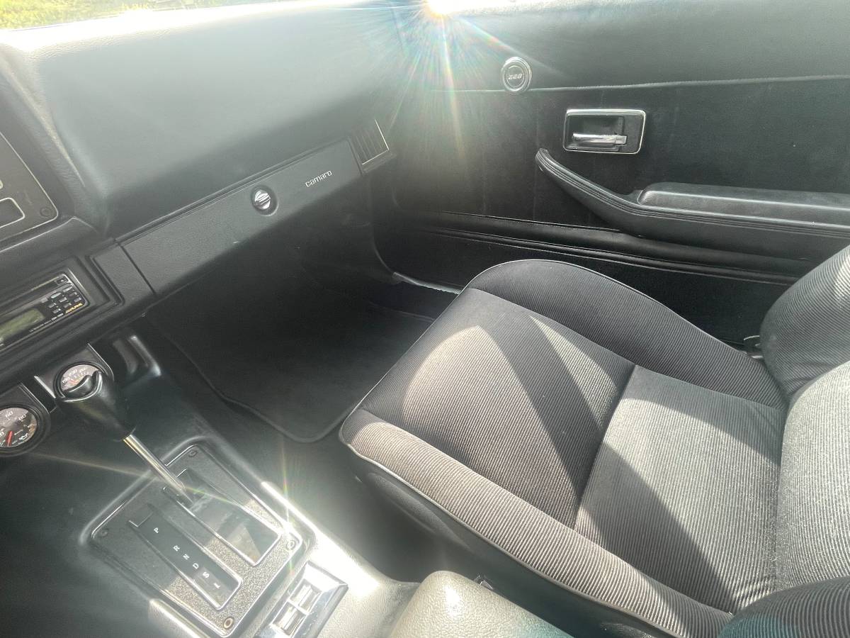 Chevrolet-camaro-z28-1980-3