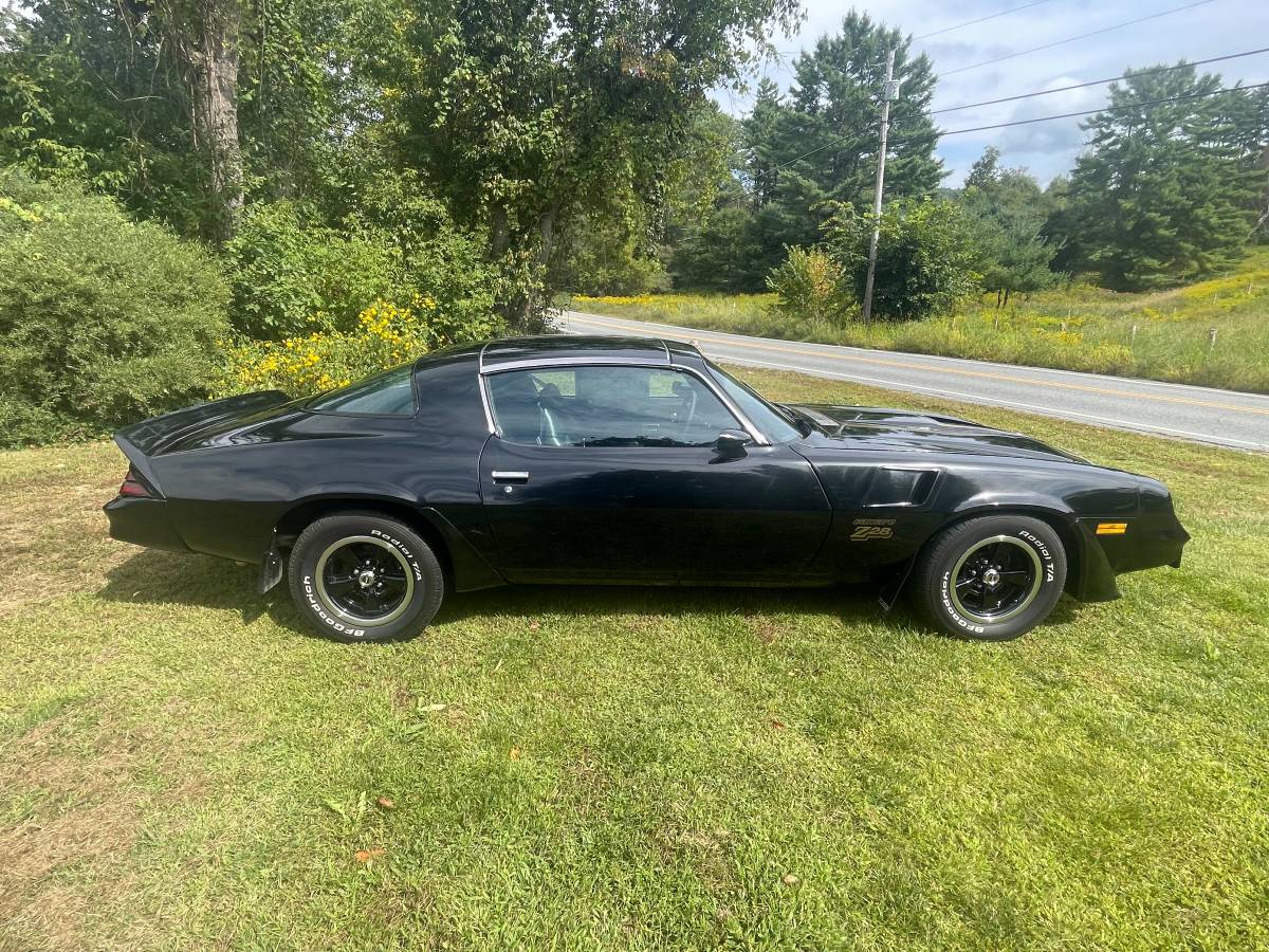 Chevrolet-camaro-z28-1980-9