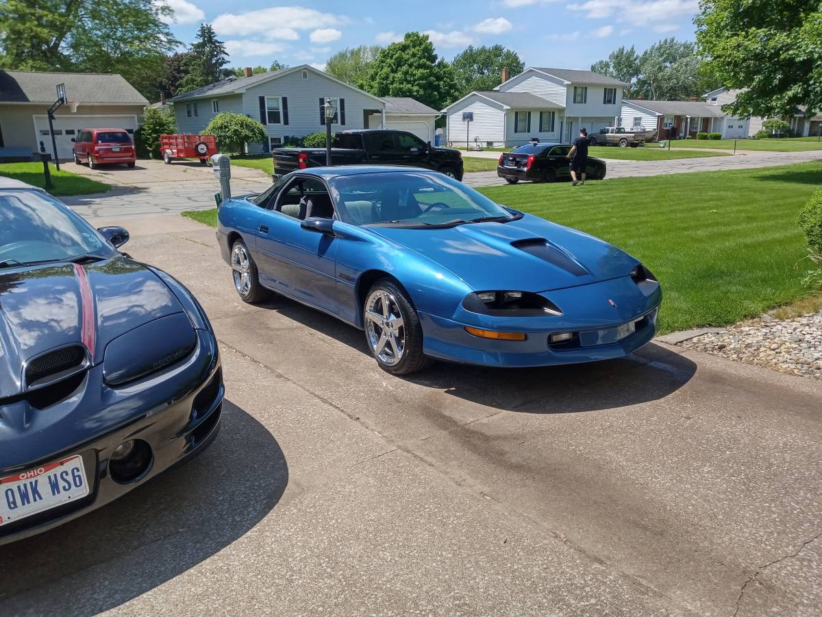 Chevrolet-camaro-z28-1993-blue-9