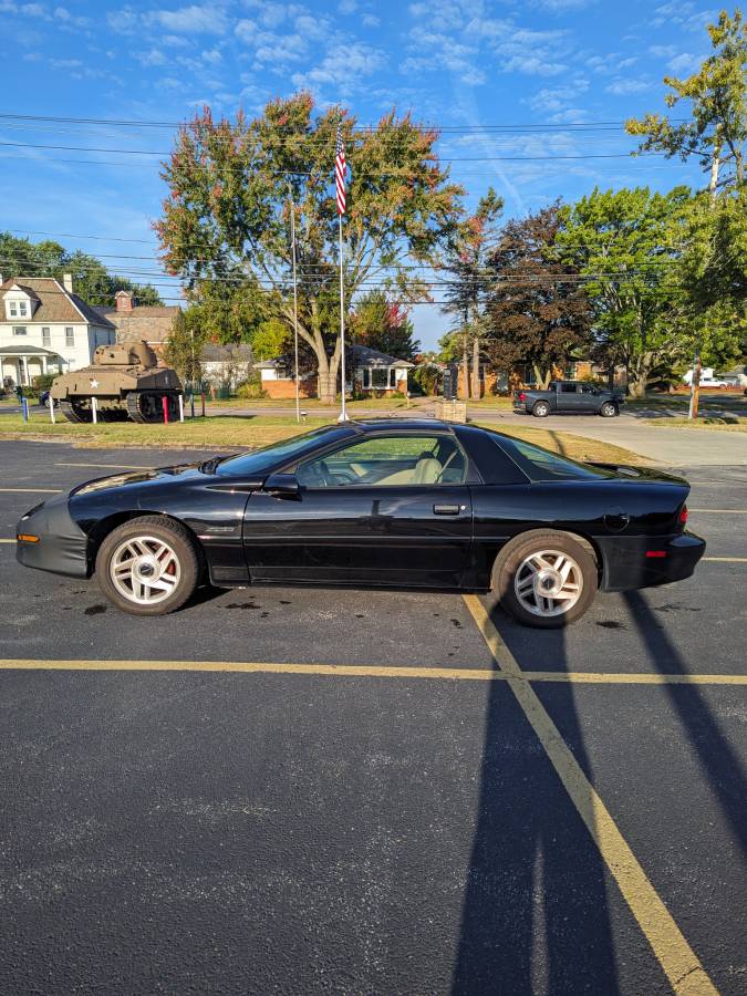 Chevrolet-camaro-z28-1994-black-6