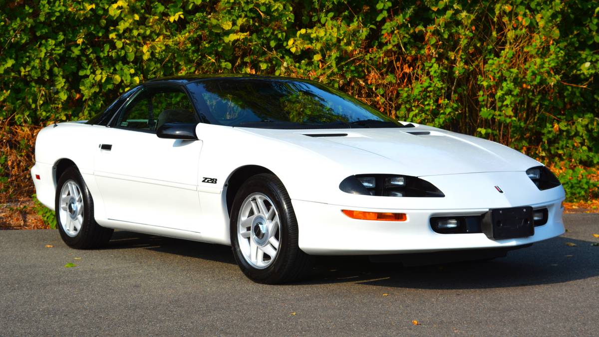 Chevrolet-camaro-z28-1994-white-2