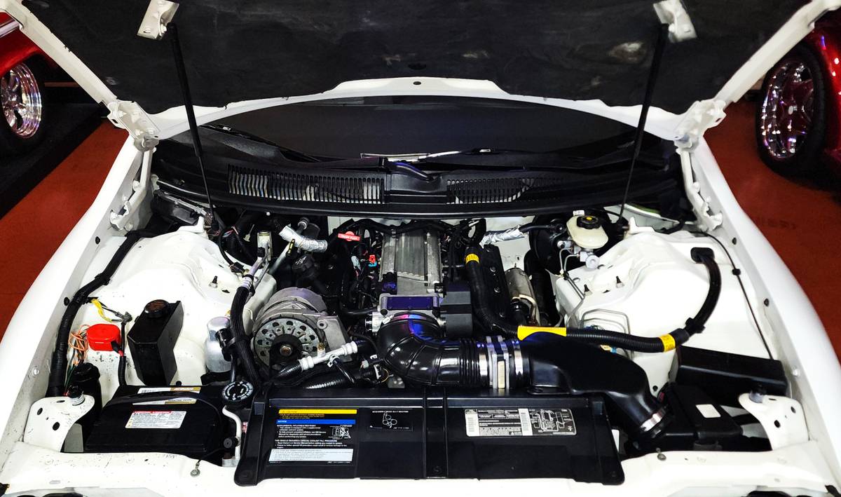 Chevrolet-camaro-z28-1994-white-20