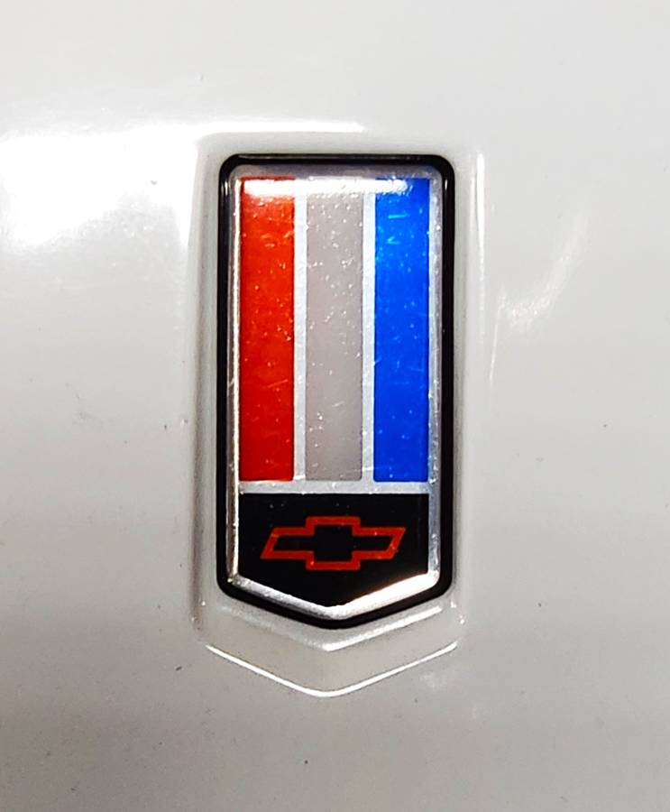 Chevrolet-camaro-z28-1994-white-23