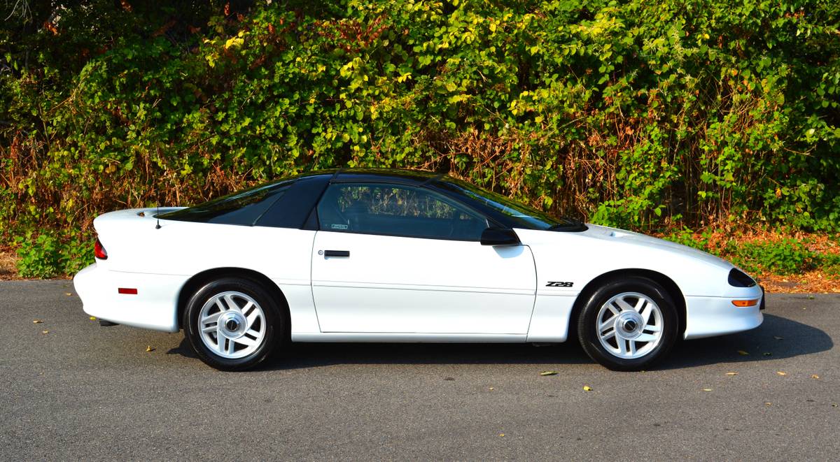 Chevrolet-camaro-z28-1994-white-3