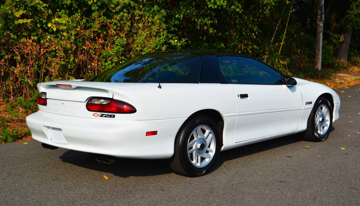 Chevrolet-camaro-z28-1994-white-4