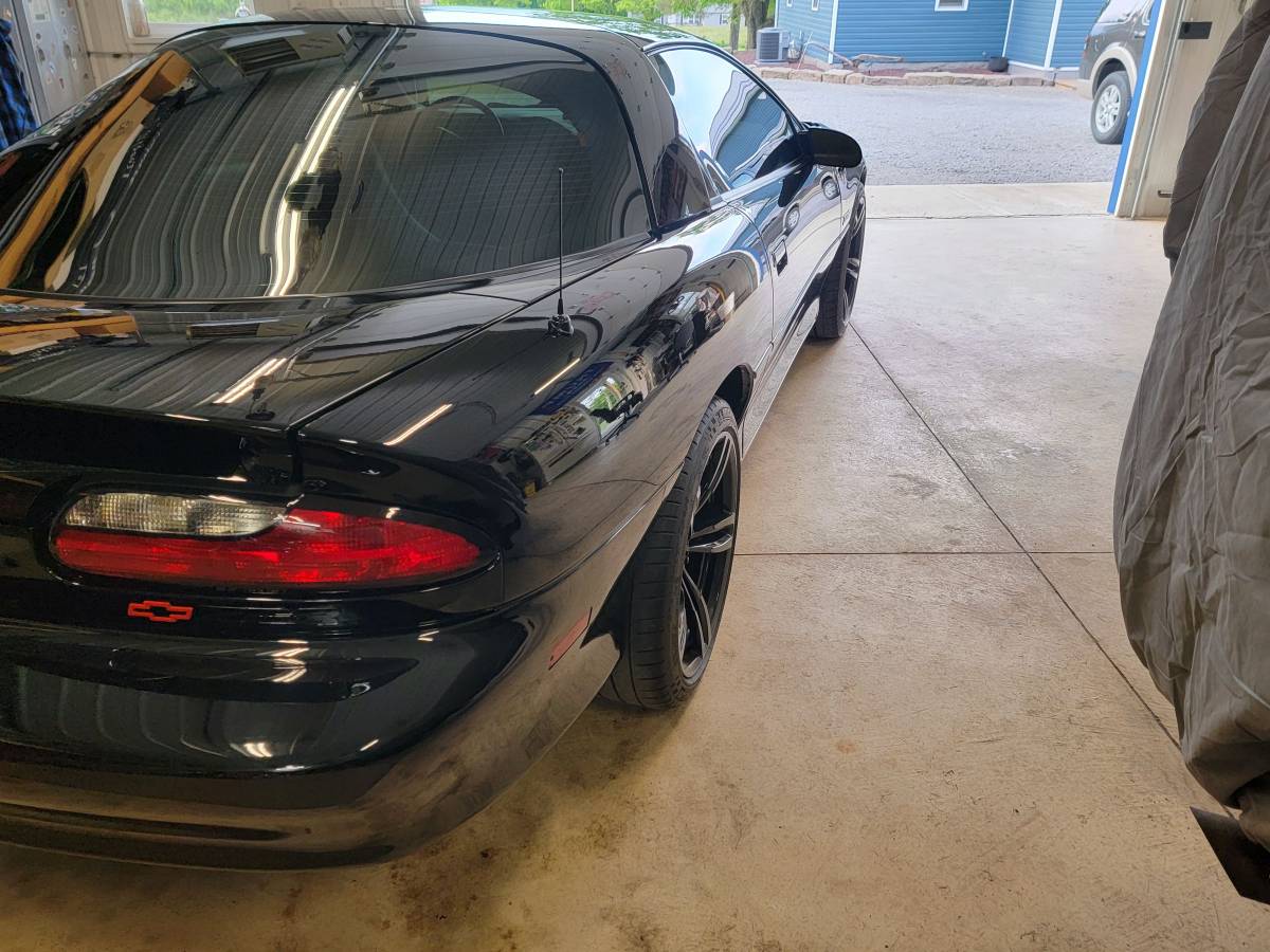 Chevrolet-camaro-z28-1995-black-1